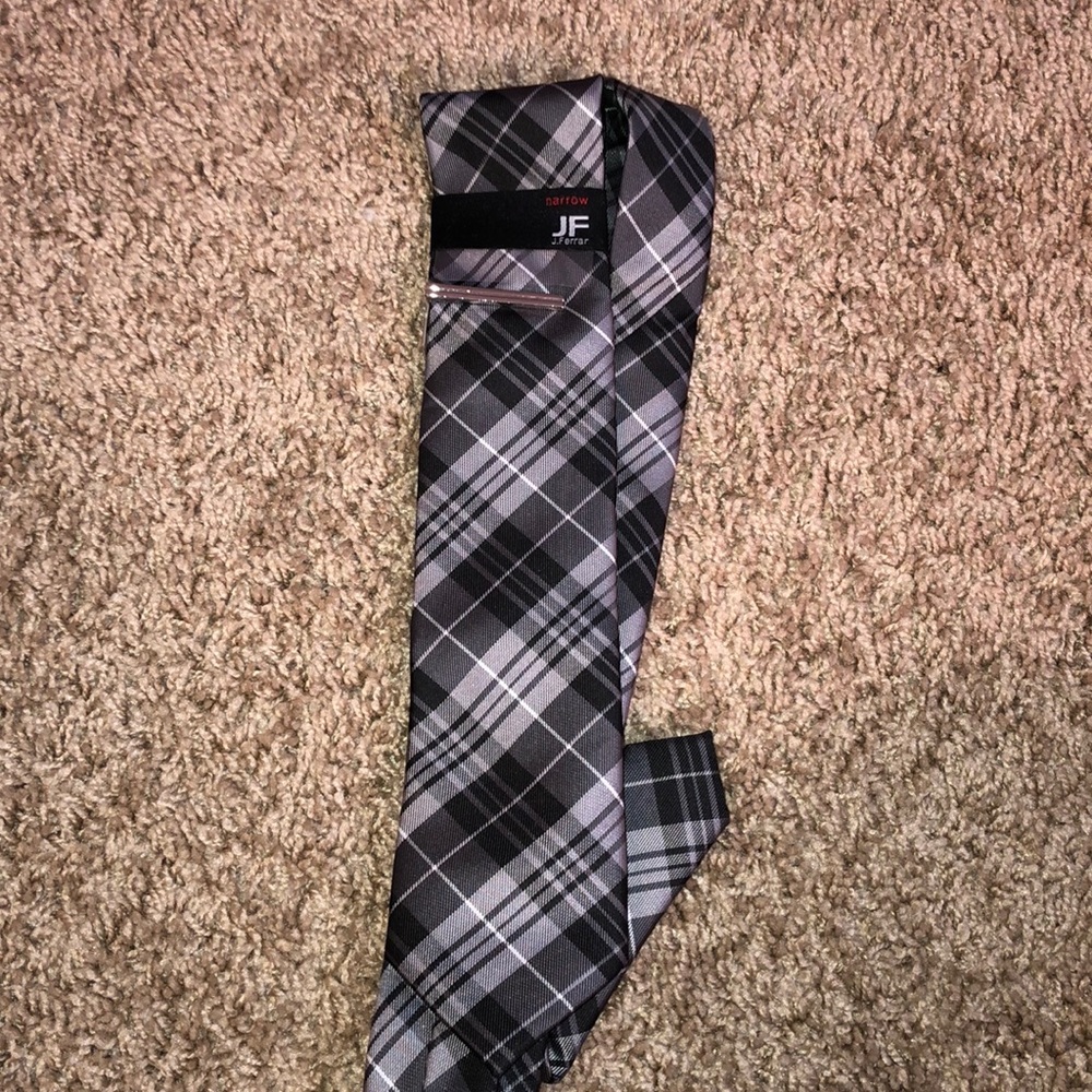 Men’s plaid tie